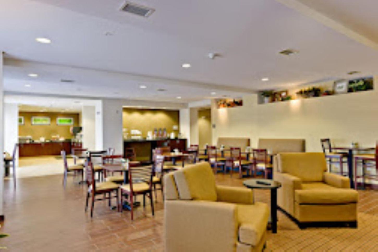 Hotel Wingate By Wyndham Jonesboro Hodge Esterno foto